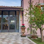 Arco Di Travertino