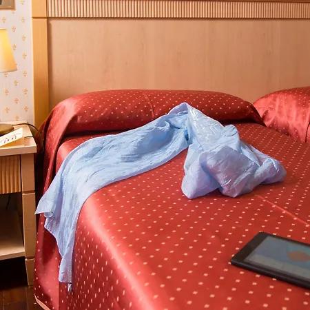 מלון Arco Di Travertino 2*