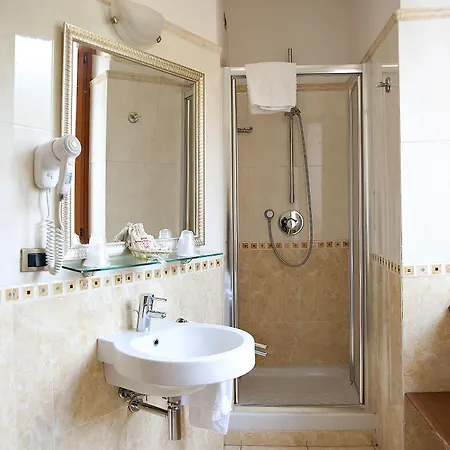 Arco Di Travertino רומא