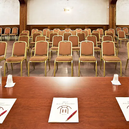 מלון Arco Di Travertino 2*