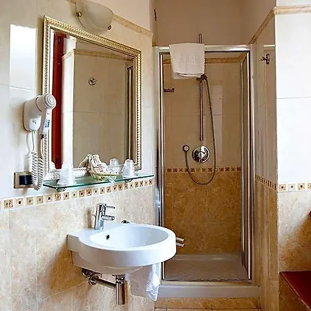 Arco Di Travertino ローマ
