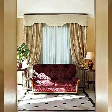 Hotel Arco Di Travertino 2*