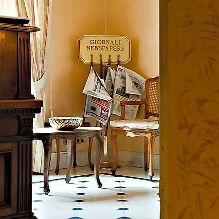 Arco Di Travertino Hotel