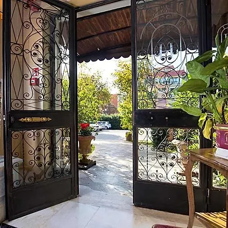 Hotel Arco Di Travertino 2*