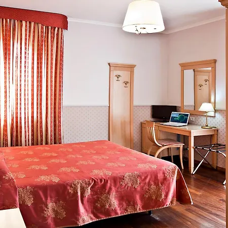 Hotel Arco Di Travertino 2*