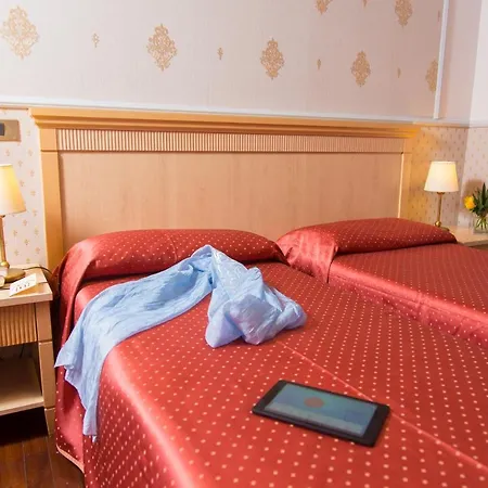 Arco Di Travertino Hotel
