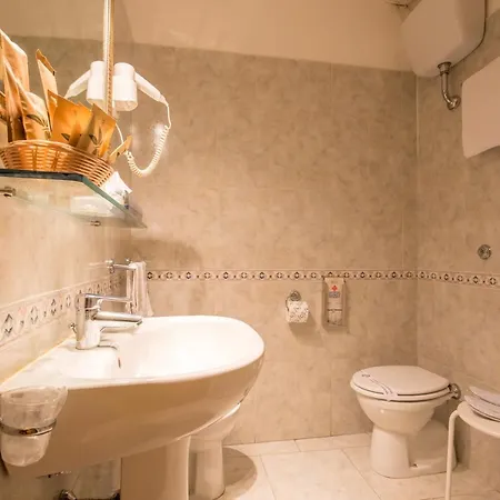 Arco Di Travertino Hotell