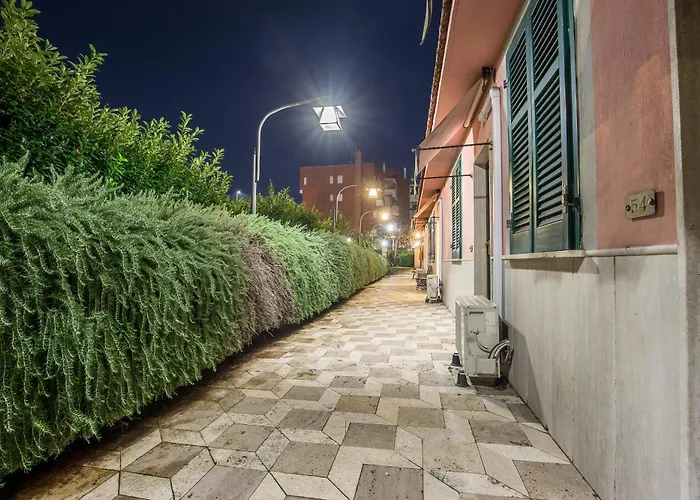 Arco Di Travertino 2* Rome