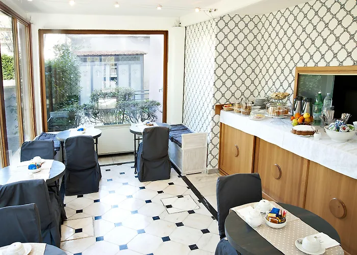 Arco Di Travertino 2* Rome