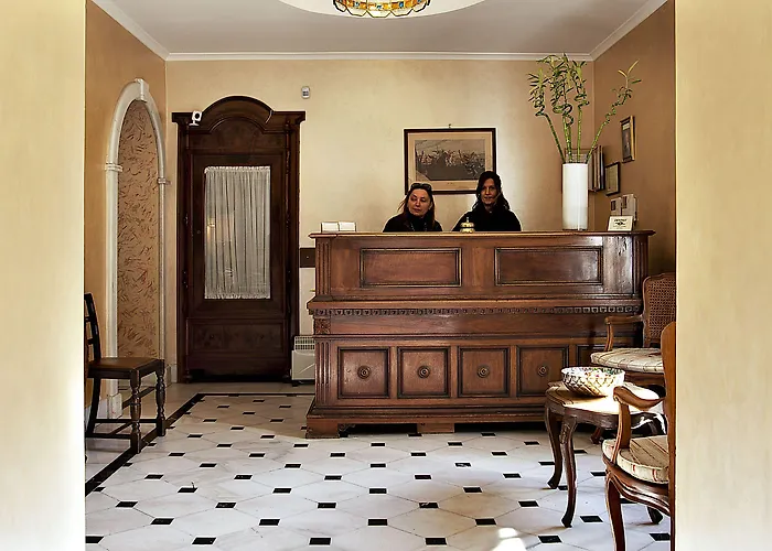 Arco Di Travertino 2* Rome