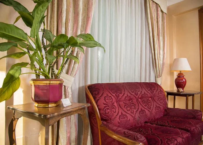 Arco Di Travertino Hotel