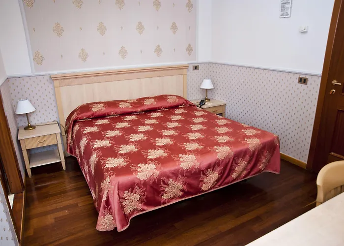 Arco Di Travertino Hotel