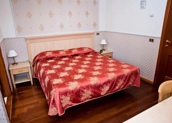 Hotel Arco Di Travertino