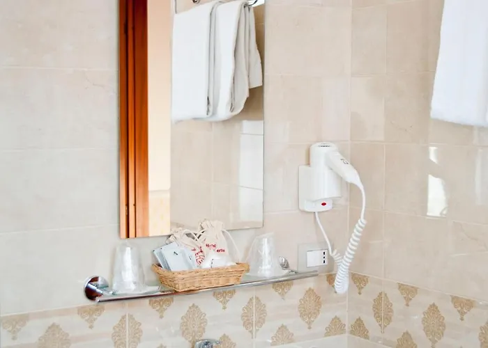 Arco Di Travertino Hotel