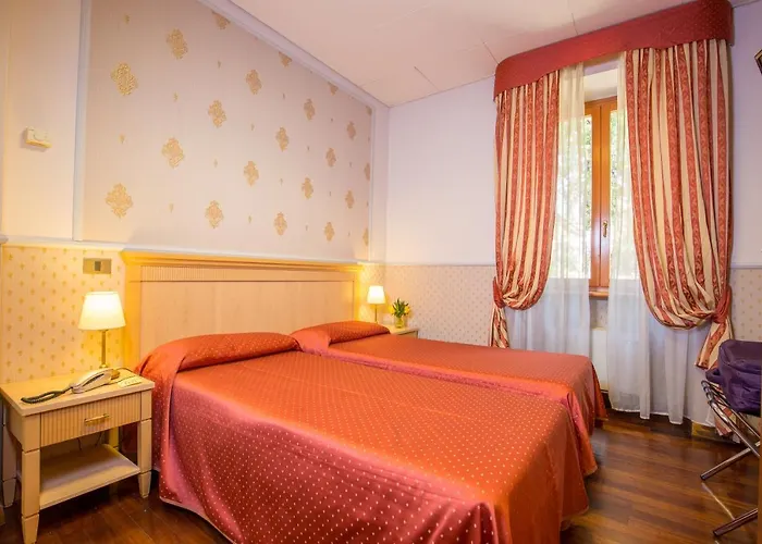 Arco Di Travertino Hotel Rom