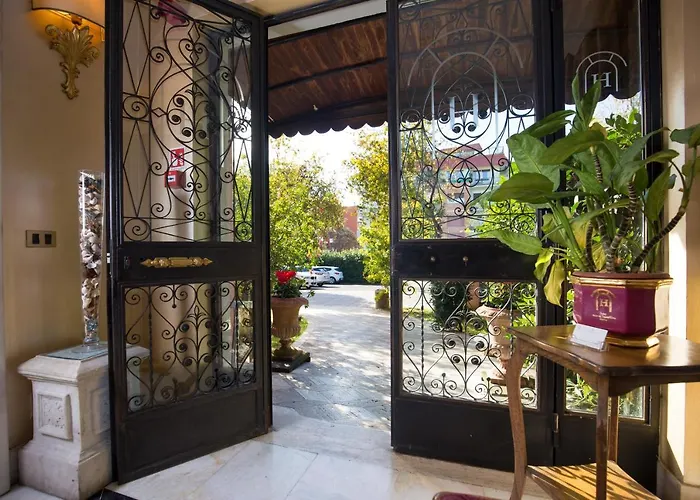 Arco Di Travertino 2* Rome