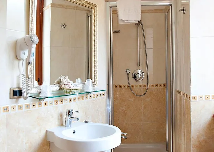 Hotel Arco Di Travertino